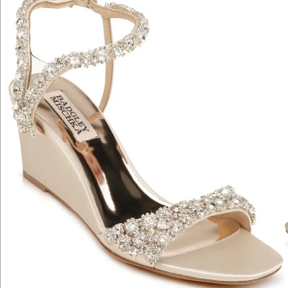 NEW! Size 9.5 Badgley Mischka Gali Wedge Sandal in Ivory